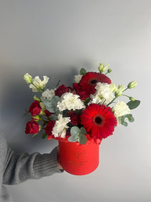 Композиция "Вырази чувства" с герберами